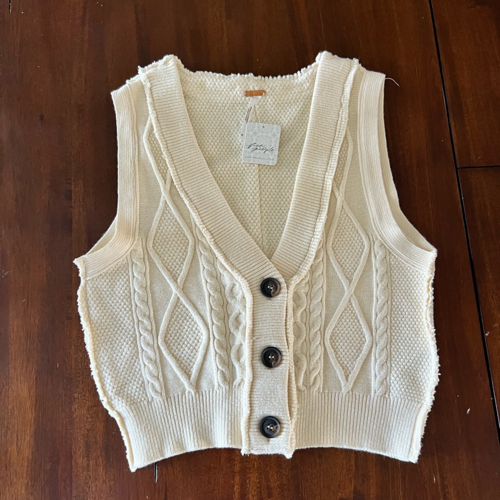 NWT Free People Cropped sweater vest. Size medium